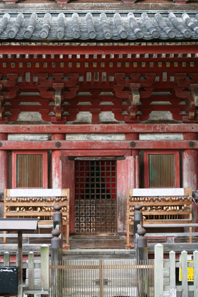 三重塔の一階部分の正面からの光景です。立入りは出来ませんでした。