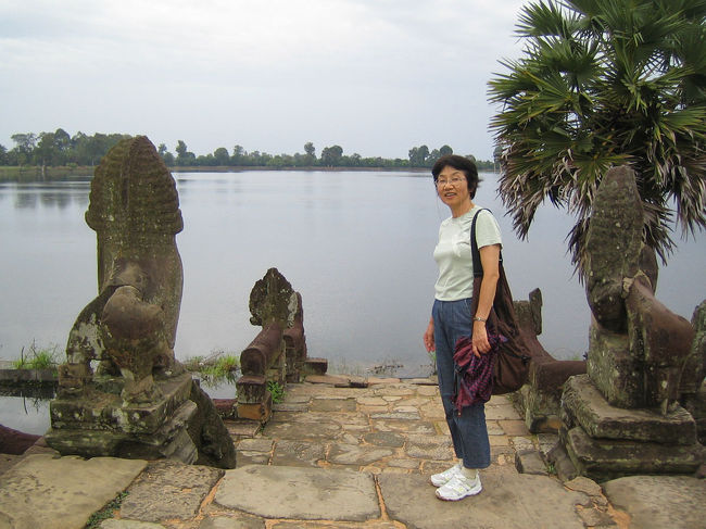 スラ・スラン<br />この辺になってくると、寝不足もありいい加減疲れてき、ざっと見るだけになってしまった。<br />結局7時間くらいの見学で、チャーター料金は14ドル。