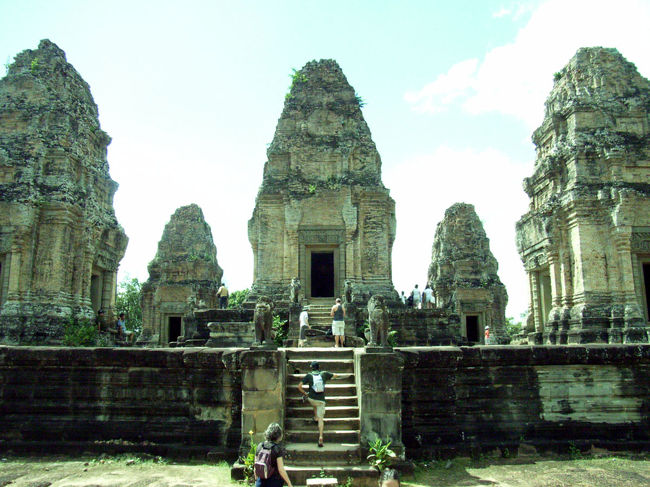 昼食後、大回りコースに戻り、東メボンへ。途中でパンクするというハプニングがあった。