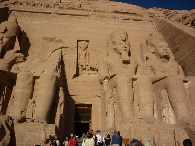 とにかくでかい！そして　よく見ると移築時にカットしたあとが見えます。