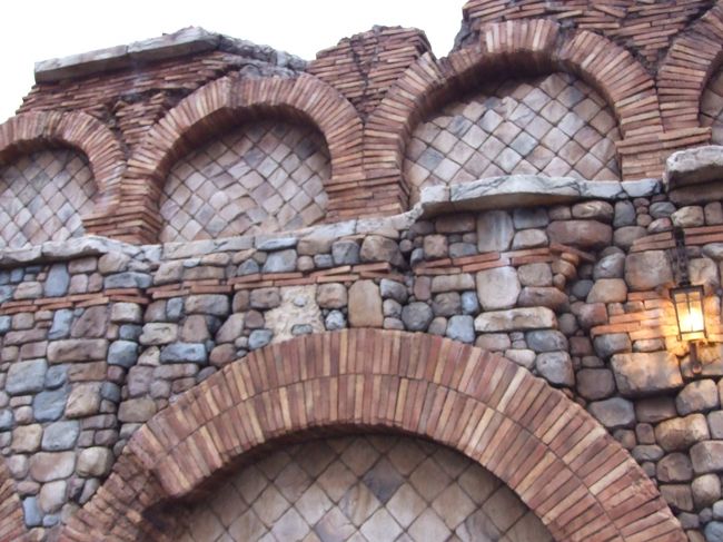 なにやら人が集まって写真をとってました。<br /><br />なんだろう??<br />