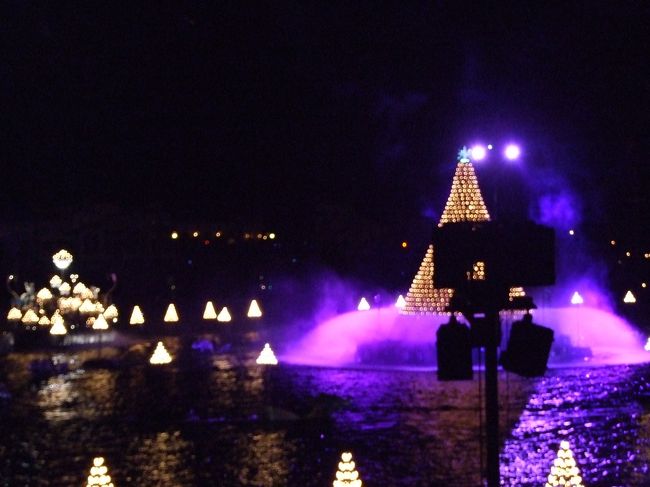 やっぱり、スピーカーが邪魔だ。<br /><br />だからダーリンにオチェアーノのテラスの3段目を勧めたのに・・