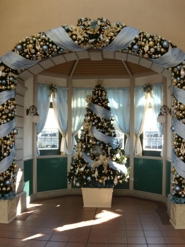 ディズニーランドステーションのツリー<br /><br />好きな飾りつけです☆<br /><br />今年も楽しく記念日を過ごすことができました。<br /><br />来年はいよいよ5周年。<br /><br />さて、どこへいきましょう。<br /><br />私の希望はハワイなんですが・・・ダーリンいかがでしょうか。<br /><br />