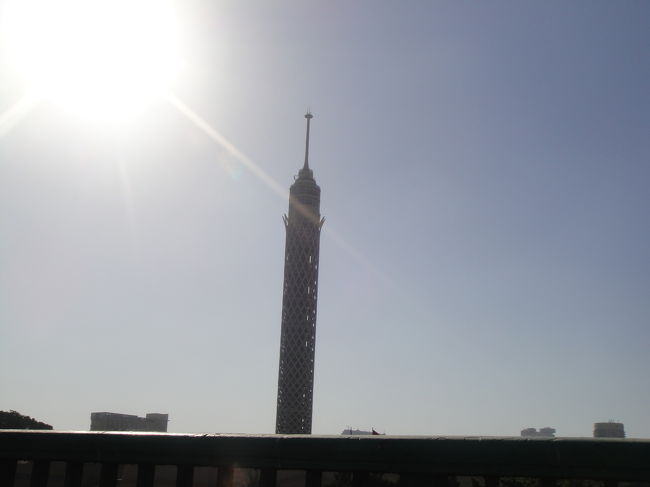 カイロタワー。<br /><br />蓮の花をイメージしているのだそう。