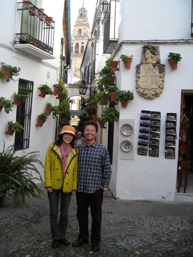 ユダヤ人街を散策。迷いっぱなし。<br />「花の小道」で記念撮影。