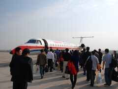 鄭州空港で
MU2818便14：15発、南京に向かいます。
