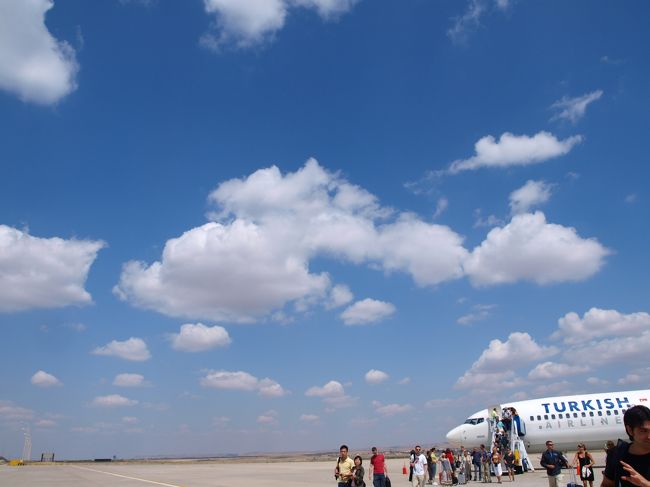 ネヴシェヒル空港。まわりは何にもありません。。。