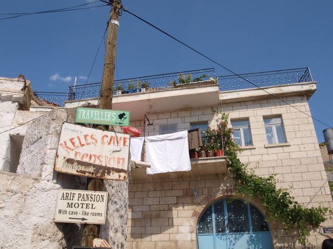 ギョレメに来ると必ず行く場所。<br />坂を登っていきます・・・