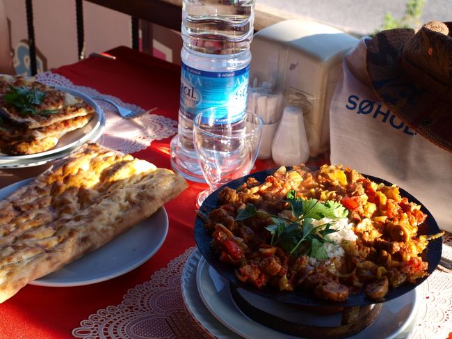 カッパドキアに来たら必ず食べるもの。<br />名物のサチタワ。