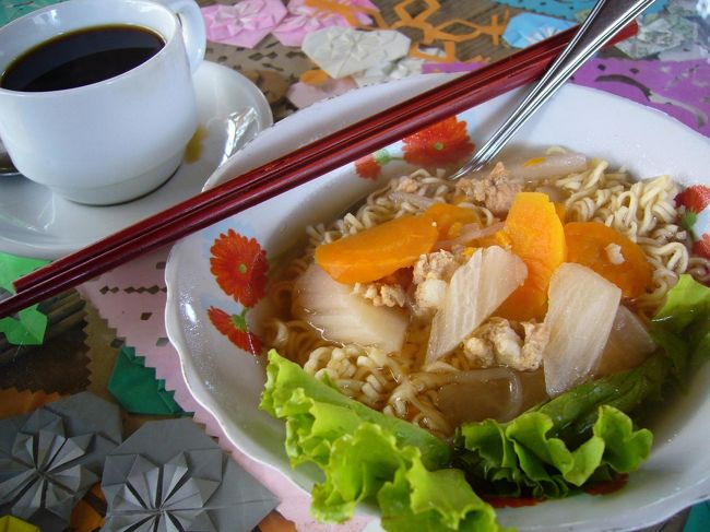 3日目の朝食＠宿。<br /><br />なんと、朝からインスタントラーメン登場。<br />優しい味付けでチュルチュルッと食べちゃいましたけど。