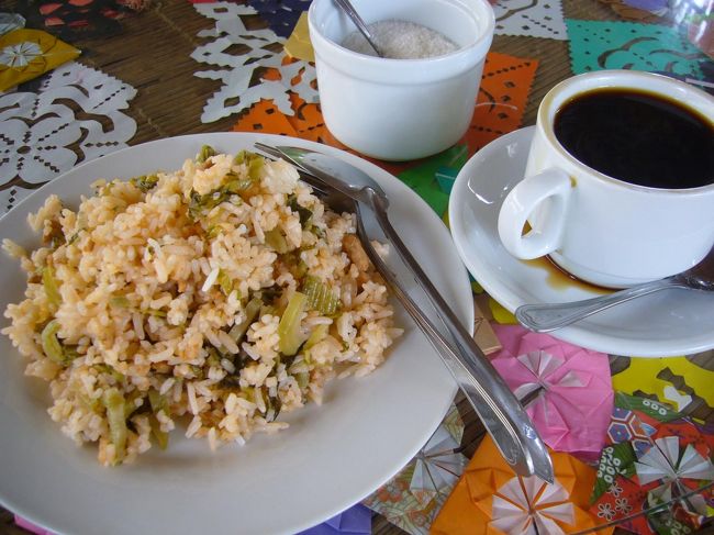 4日目の朝食＠宿は、チャーハン。<br />どこかで食べたことある味？高菜チャーハン？　<br />美味しいから、どうでもいっか☆　完食！