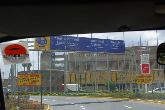 なんとか空港に到着