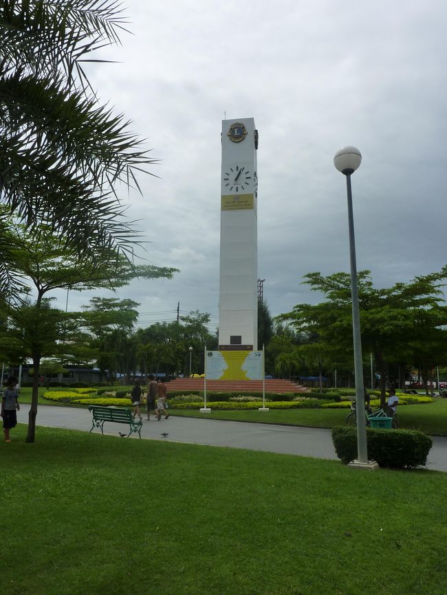 ウイークエンドマーケットのところにある塔