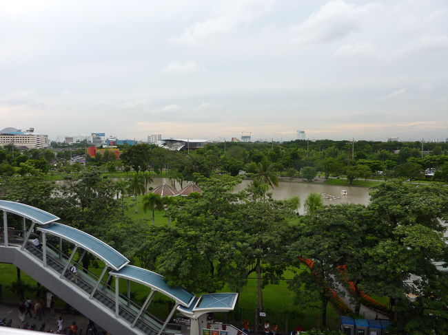 ウイークエンドマーケットのところにある公園