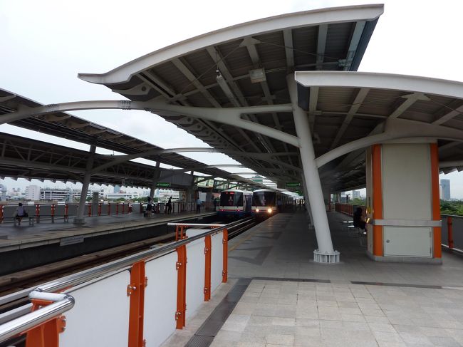 モーチット駅構内