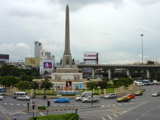 戦勝記念塔Victory Monumentです
