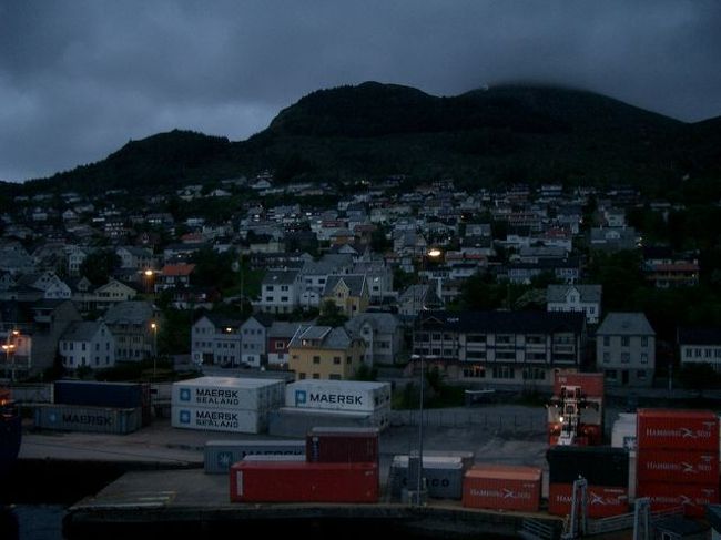 最初の接岸はモーレイ。これが深夜2時半。