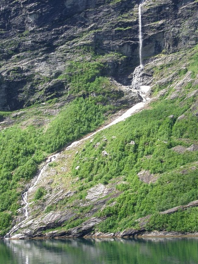 水を注ぐような...ありふれた名前だけど「銚子の滝」