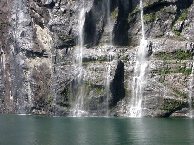 また滝かよ、って言わないでくれ。この旅行記の題名は「滝のアリア」なんだから