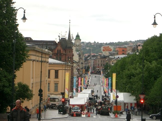 つづいてノルウェーのオスロ。メインストリートであるカールヨハン通りです。オスロ駅から王宮までの1.5キロは歩行者天国になっていました。