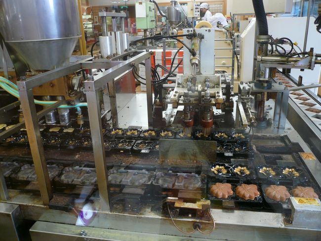 表参道のもみじまんじゅう屋さんを何軒かはしごをして…