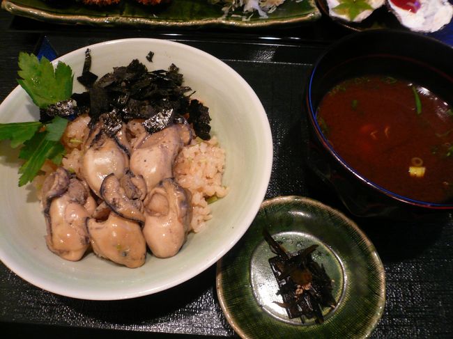 かきめし<br /><br />これはびっくり！！<br /><br />焼き牡蠣、生牡蠣、フライも良いけどこの蒸したようなふんわりした牡蠣も絶品です！<br /><br />牡蠣も美味しいですがご飯と一緒に食べると更に美味しい！