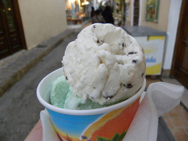 ピスタチオのアイスクリーム！（下のほう）