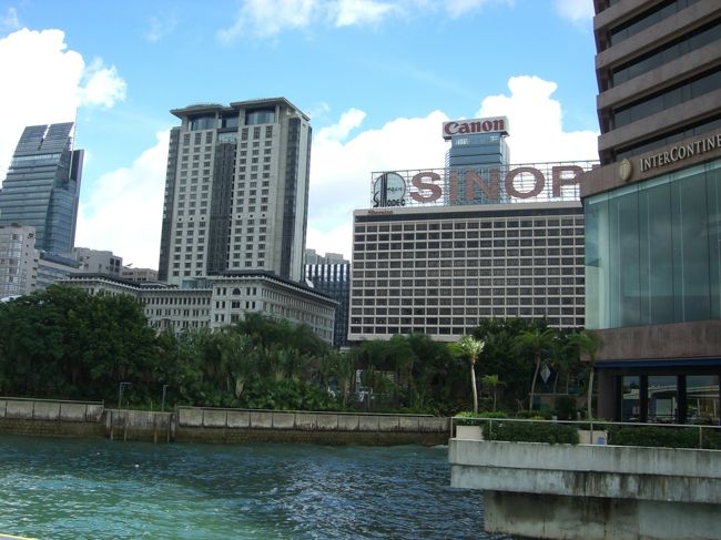 中央右がシェラトン<br /><br />中央左は有名なペニンシュラ<br /><br />一番右はインターコンチです