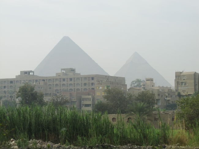 遠くに見えるピラミッド★