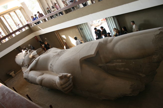 メンフィスの博物館。<br />でかっ！