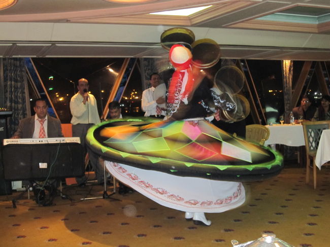 特にこの人が、面白かった。<br /><br />回る回る◎<br /><br />小道具も、服の袖も襟もスカートも◎