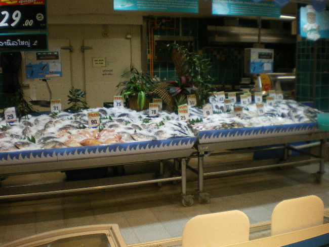 こちらは清潔です、ＢＩＧ　Ｃ店内、日本のスーパーより綺麗です。