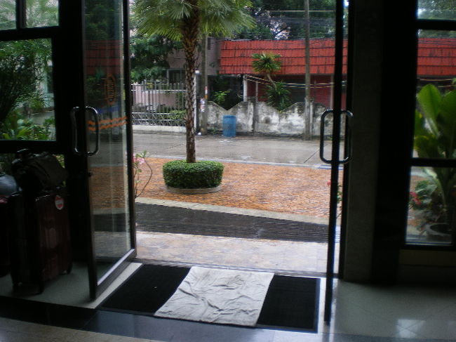 宿泊したホテル、ベスト　ビーチ　ビラ入り口