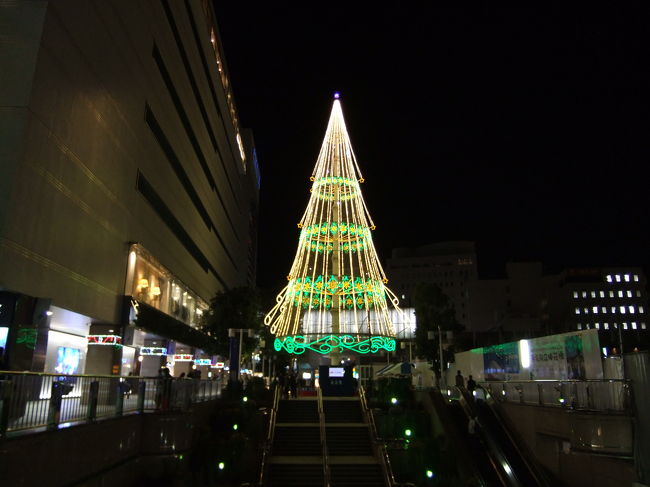 浜松駅前<br />はままつ冬の蛍フェスタ<br /><br />ツリーが15分毎に曲に合わせ変化します。<br />