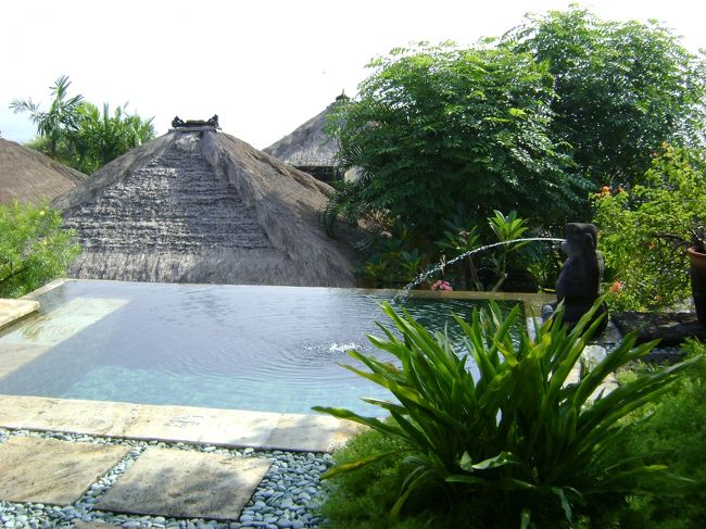 　ヴィラのプール<br /><br />　毎回写真を載せていますが、やはり外せ<br /><br />　ません。　　