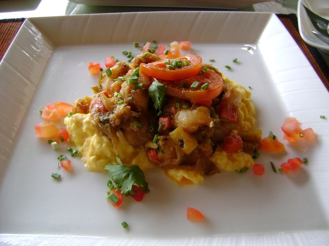 　曜日毎にスペシャルメニューがあるの。<br /><br />　名前はわすれたけどスクランブルエッグの上に<br /><br />　いろいろ乗ってる。もちろん美味！