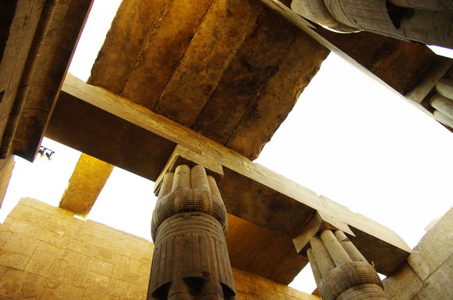 天井まで積み重なった石。<br /><br />見事です。