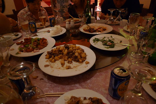 夜ごはんは、近くのホテルのレストランにて中華料理！<br /><br />久々にアジアっぽい食事で、うれすぃ〜！<br />そして、ビールが美味い！<br /><br />エジプトのビールって、軽くて飲みやすいです。まだ飲み始めひよっこ学生の僕にとっては、日本のビールよりもこっちがいいなぁ（笑）<br /><br />明日は、いよいよ陸路アスワンに向かいます！