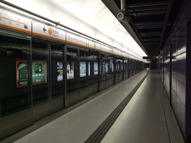 21時ぐらいです。始発駅ということもあり、待っている人はほとんどいません。