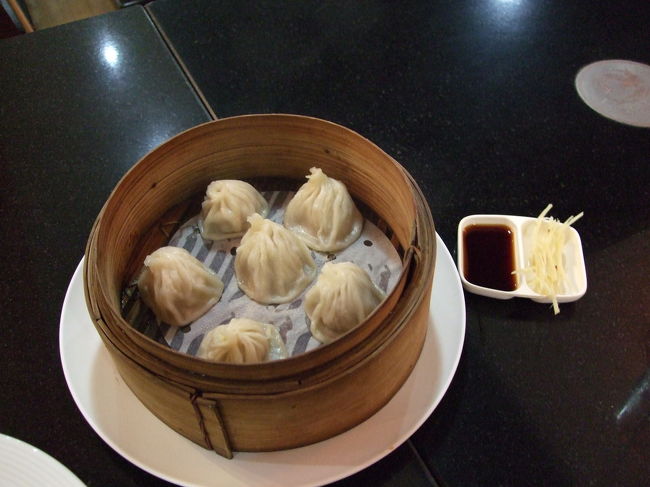 いつも行くお店で、小龍包です。<br />なぜかバンコクで小龍包。針しょうがは必須です。