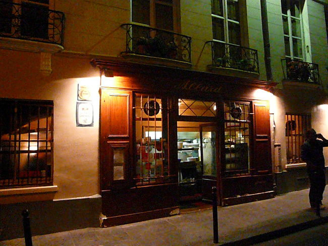 今夜のディナーは　ＡＮＡのコンシェルサービスで<br />Cafeﾀｲﾌﾟのﾌﾚﾝﾁをﾚｰｽﾞﾅﾌﾞﾙな値段で　とお願いしAndre Allard　を紹介してもらい予約しました。<br /><br />In 7 Trip Plans &amp;raquo;41 rue St-Andre-des-Arts, Paris 75006 France