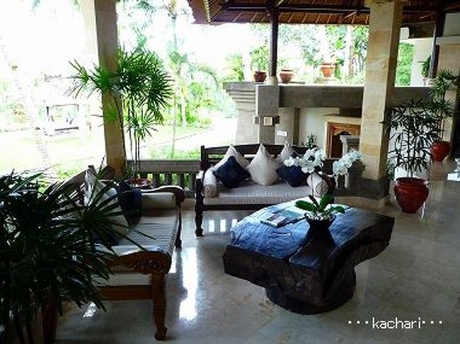 <br />ヴァイスロイは、スモールラグジュアリーヴィラ。<br />すべてのヴィラに、プライベートプール完備の隠れ家風。<br />ヴィラ数も多くないため、ロビーもこじんまりとしています。<br /><br />