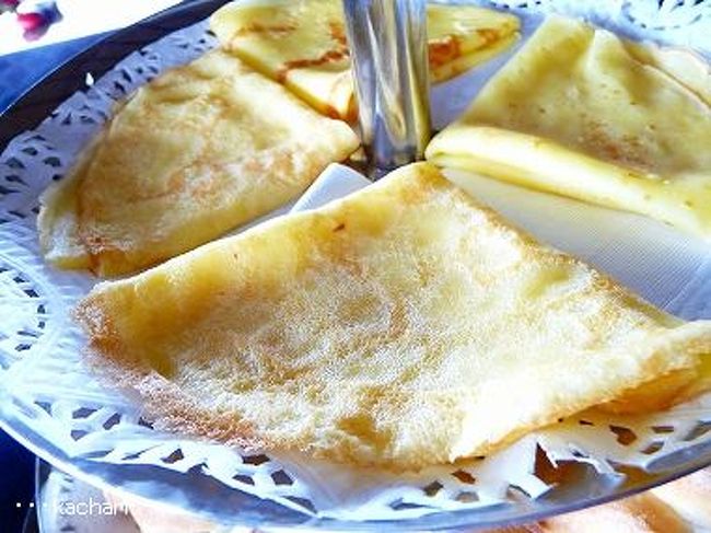 <br />クレープには、お好みのジャムや、生クリームを塗っていただきます。<br />