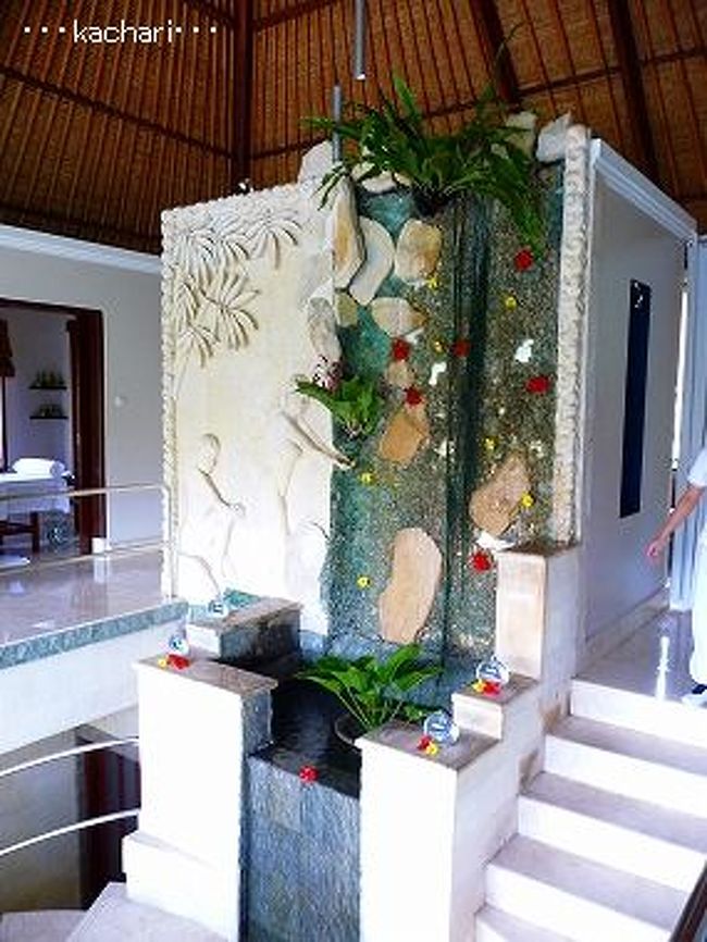 <br />階下にあるロッカールームへ移動します。