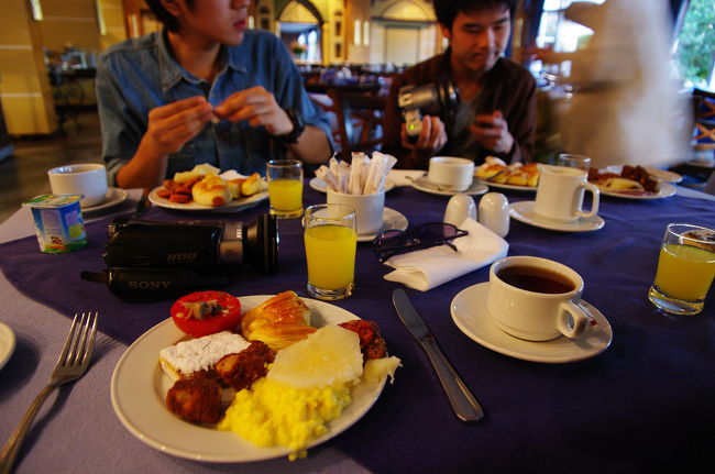 今日の朝食もバイキング！<br /><br />ピラミサ・イシス・ルクソールのレストランにて。久々に食べたヨーグルトがおいしかった！
