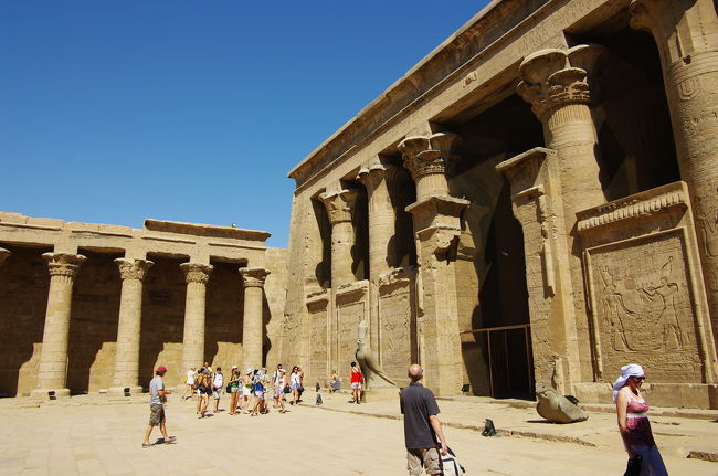 いやぁ、まだ9時過ぎなのに、今日も熱い！<br /><br />でも、空は青くてきれいだ！