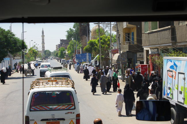 時々、街も通過します。<br /><br />ここではさすがに疾駆はできません（笑）