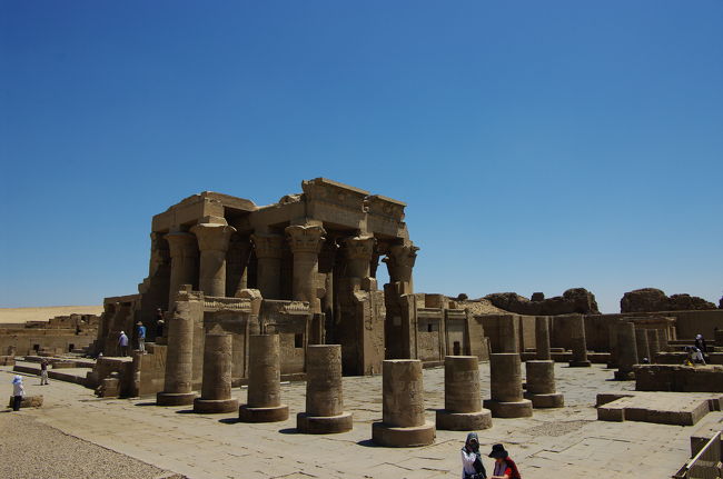 午前11時。<br /><br />コム・オンボ神殿へ到着。