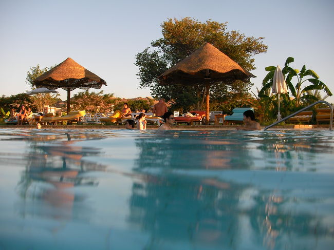 時間がたっぷりあったので、プールに入ってみました。<br /><br />防水デジカメ大活躍。準備していた甲斐がありました。