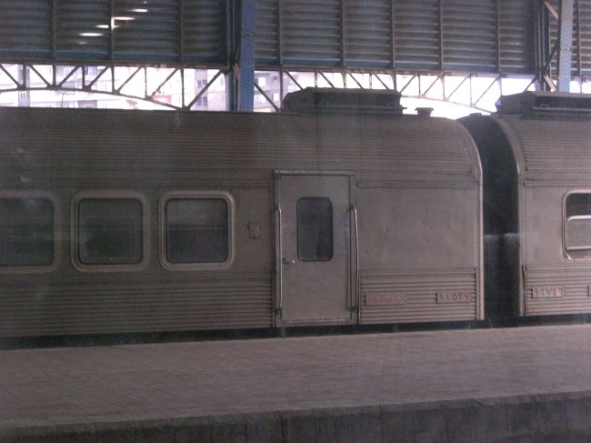 一般的な列車。<br />すごく汚い。